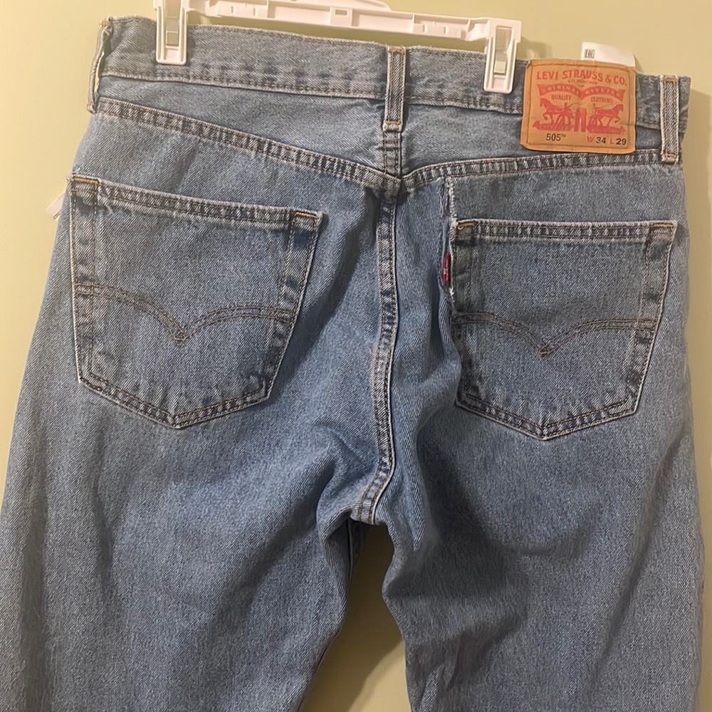 Levi 505 medium wash jeans